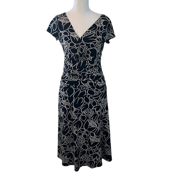 London Times sz6 cap slve black/white floral print rouched waist full skirt EUC - Picture 1 of 9